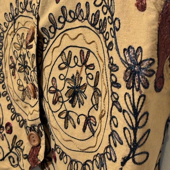 The Limited Vintage Women's Vest M Camel Embroidered Tie Back Wood Buttons - Picture 6 of 8